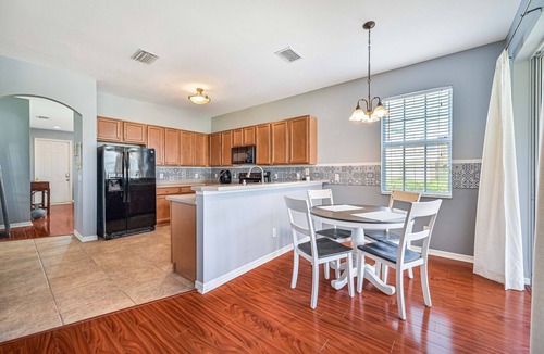 Estero House | End Unit Townhome with Garage ~ Minutes to Shopping & Dining!