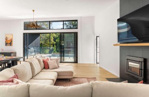 Mothar Mountain House | Endeavour Grey - Mothar Mt Horse & Guest Stay