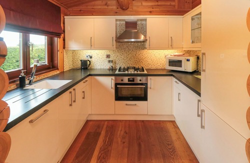 Carlton-in-Cleveland Cottage | ENDEAVOUR LODGE 4, family friendly, with hot tub in Stokesley