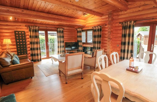 Carlton-in-Cleveland Cottage | ENDEAVOUR LODGE 4, family friendly, with hot tub in Stokesley