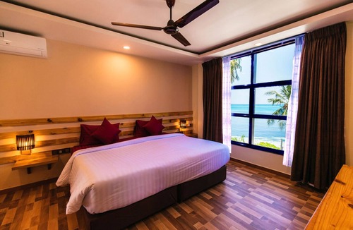 Dhangethi House | Endheri Sunset