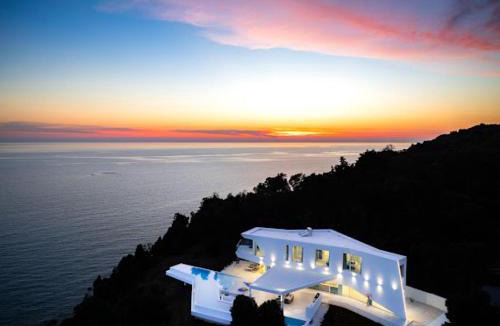 Agios Matthaios Villa | Endless Blue