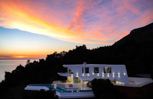 Agios Matthaios Villa | Endless Blue