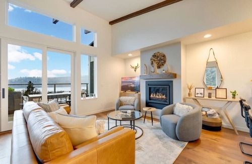 Hood River House | Endless River Views, 1 Block to Downtown