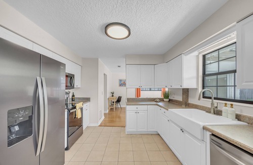 Dolphin's Cove House | Endless Summer- Beach | Pool | Firepit | 3 king bedrooms | Bunk Room