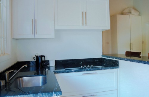 Chancery Lane House | "Endless Summer": 3-bedroom house in fabulous Christ Church with WiFi, AC