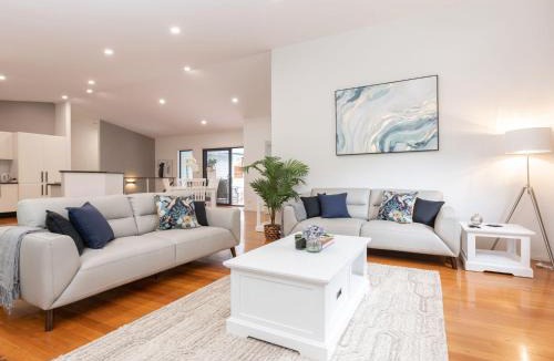 Smiths Lake House | Endless Summer at Smiths