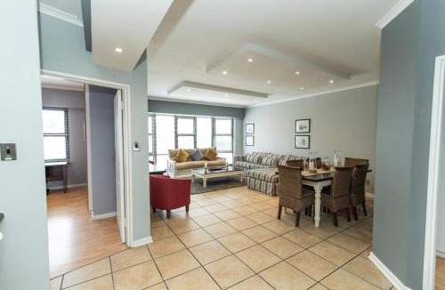 Humewood Apartment | Endless Summer Coastal Condo