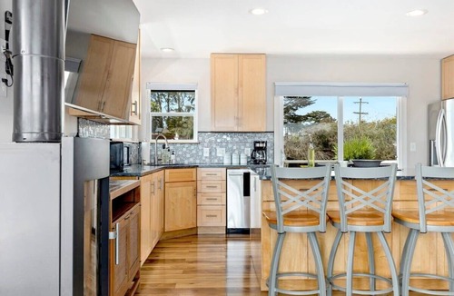 Eastside Santa Cruz House | Endless Summer Hideaway - Ocean Views & Hot Tub