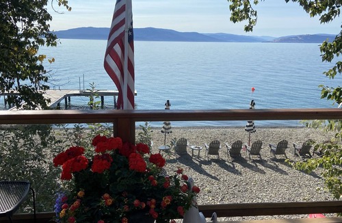 Polson Cabin | Endless Sunsets & Huge Gravel Beach & Remodeled Cottage/Cabin