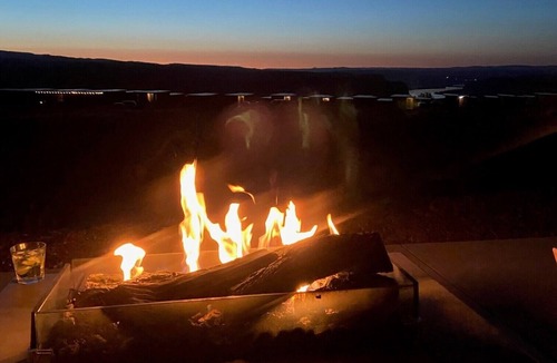 Quincy House | Endless views with easy access concerts at Gorge, Cave B Winery and SageCliffe