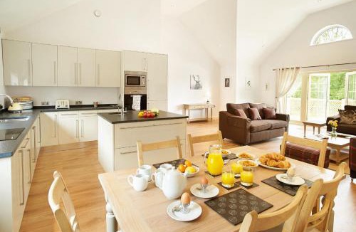 Pattiswick House | Endymion Lodge