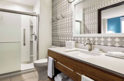 Queens Hotel | Energizing 1-Bedroom King Suite w/Modern Furnishings & a Spacious Relaxing Area