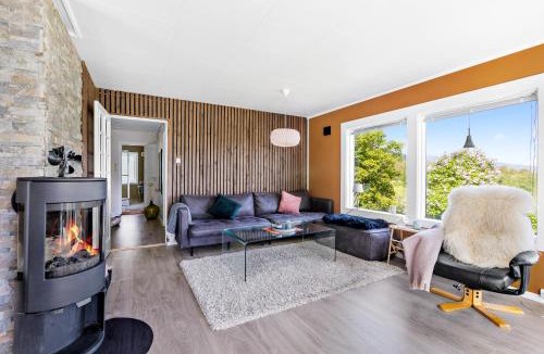 Tingvoll House | Engbu