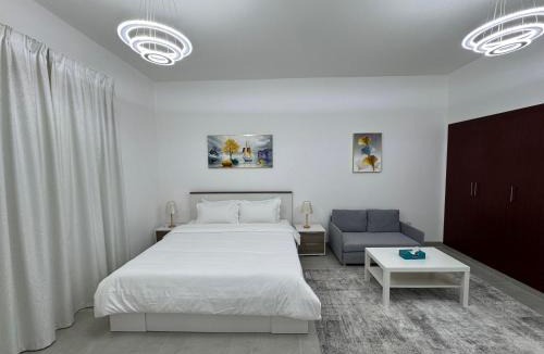 International City Apartment | England Cluster International City - Bright,Spacious and Well Furnished Studio