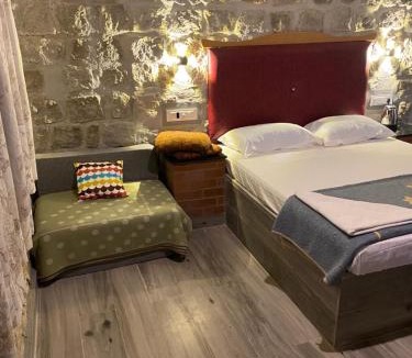 Yelagiri Ski Chalet | English Rustic Stone Cottage