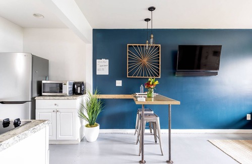 Melrose Condo | Enjoy a comfortable stay near Downtown Nashville