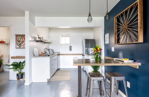 Melrose Condo | Enjoy a comfortable stay near Downtown Nashville