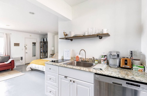 Melrose Condo | Enjoy a comfortable stay near Downtown Nashville