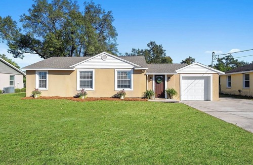 Bunkers Cove House | Enjoy a comfortable stay in The Cove!