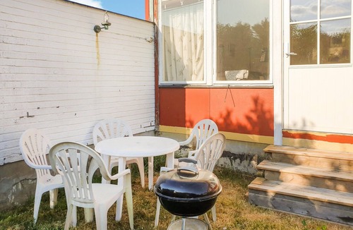 Kosta House | Enjoy a family vacation with fun in this cottage near two zoos.