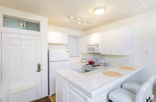 Yorktown Condo | Enjoy a full California life! less than 1mile to the beach & 24hr security gate.