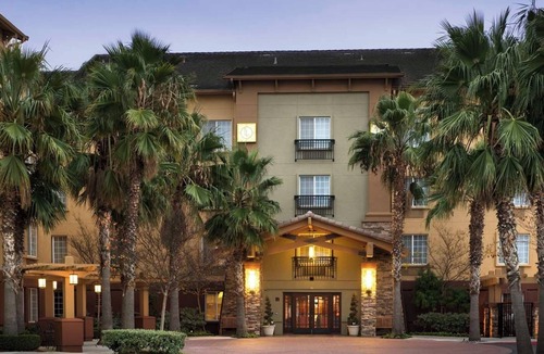 Hillsboro Hotel | Enjoy a Full Kitchen & Separate Living Area in 3 1BR Suites - Ideal for Groups