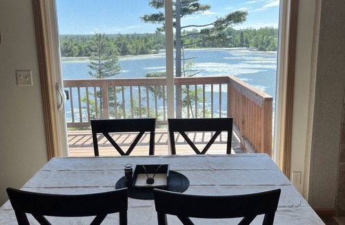 Cameron House | Enjoy a relaxing getaway on Prairie Lake in Cameron, WI