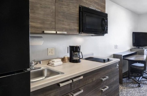 Plainfield Hotel | Enjoy a Relaxing Stay w/Kitchen Amenities Near Area Highlights