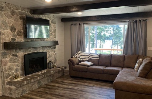 Nevis House | Enjoy a relaxing vacation with views and access to two lakes