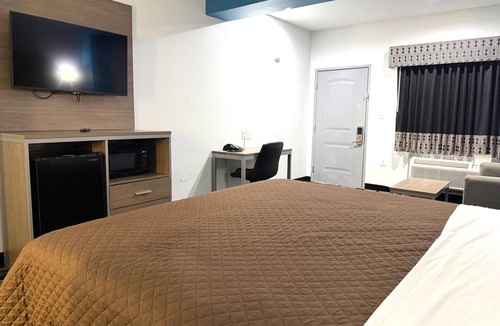 Westfield Hotel | Enjoy a Tranquil Stay Near Six Flags-3.7 miles | Free Parking, Easy I-45 Access
