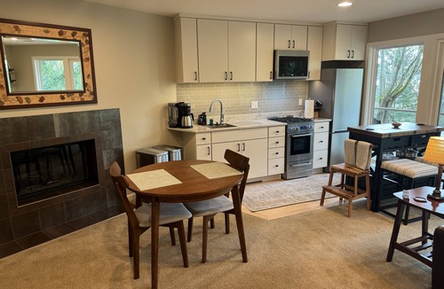 Hawthorne Hills Apartment | Enjoy all the comforts of home in a safe, wooded area of NE Seattle, close to UW