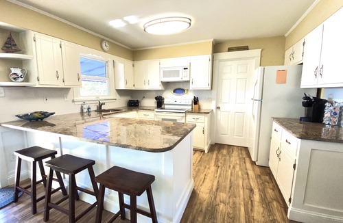 Avalon House | ENJOY BAY VIEWS! Bayfront home, shady front porch 2 boat docking areas, gameroom to watch TV, A short bike ride or walk to Avalon's fine business district for ice cream, dining, mini golf, shopping and more.