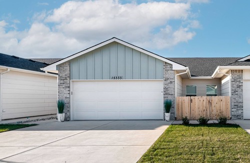 Goddard House | Enjoy beautiful sunsets, all while being close to shopping, dining, and fun!