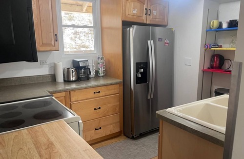 Sand Creek Cottage | Enjoy Beautiful sunsets at a Lake Side Cottage