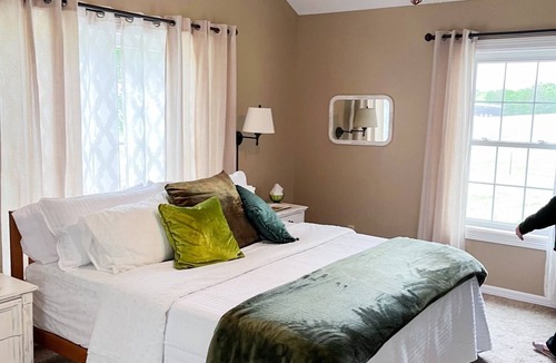 Marshall House | Enjoy breathtaking views while drinking your morning coffee