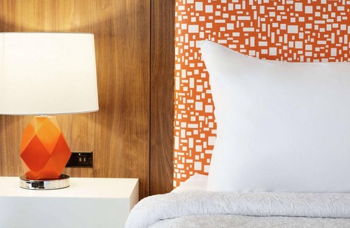 Houston Hotel | Enjoy Convenience & Comfort at This Modern Room w/Pool Access + Free Parking