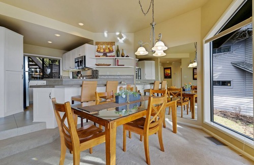 Century West Condo | Enjoy Deschutes River Views from Beautiful 2-Bedroom Mt. Bachelor Village Condo
