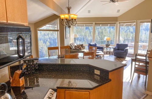 Century West Condo | Enjoy Deschutes River Views from Beautiful 3-Bedroom Mt. Bachelor Village Condo