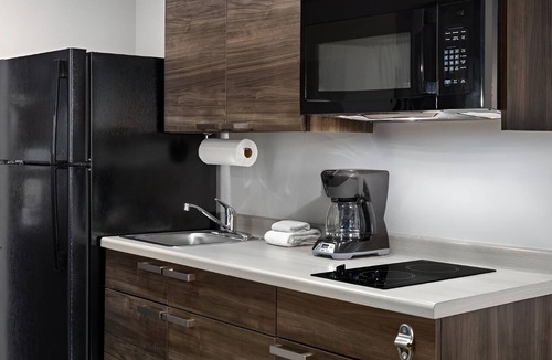 Westgate Hotel | Enjoy Full Kitchen & Outdoor BBQ Grill in a Pet-Friendly Room Near Restaurants