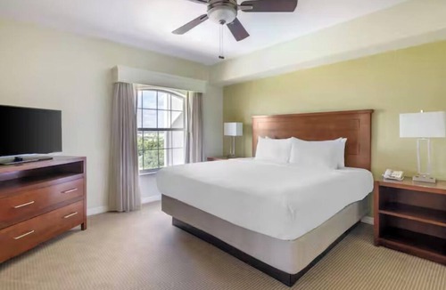 West Kissimmee Hotel | Enjoy Golf Views at Spacious Unit w/Kitchen – Close to Disney World