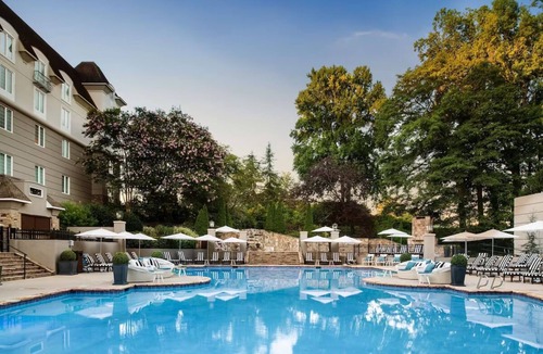 Braselton Hotel | Enjoy Grassy Vineyards at Upscale Room Near Golf, Spa & Outdoor Adventures