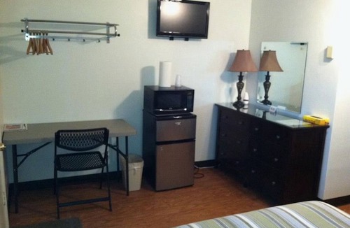 Short Creek Hotel | Enjoy Local Attractions from This 1BR Apartment with Kitchen + Free Parking