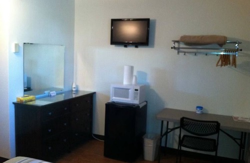Short Creek Hotel | Enjoy Local Attractions from This 1BR Apartment with Kitchen + Free Parking