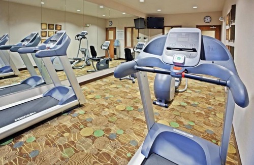 Vancouver House | Enjoy modern amenities at our Vancouver, Washington Rooms!