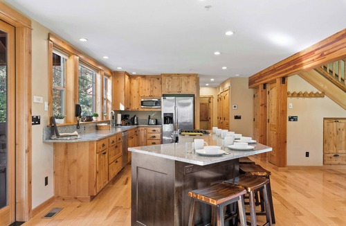 Leavenworth Cabin | Enjoy mountain views, private beach with river access, or relax in the hot tub