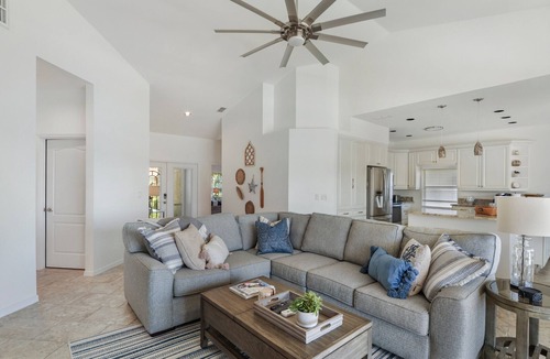 Falcons Glen House | Enjoy Players Club Access in this Luxurious Naples Golf Course Home.