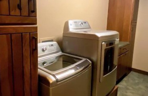 Blakeslee Apartment | ENJOY POCONOS BY THE MONTH AT A TIME! LOCATED IN DOWNTOWN BLAKESLEE
