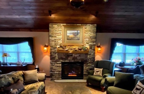 Blakeslee Apartment | ENJOY POCONOS BY THE MONTH AT A TIME! LOCATED IN DOWNTOWN BLAKESLEE