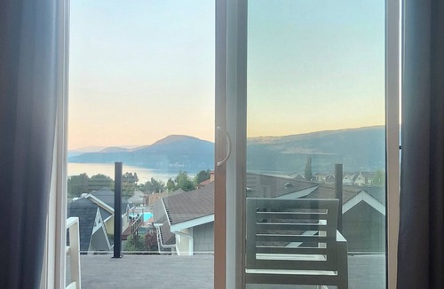 Central Okanagan Cottage | Enjoy pool/hot tub/lakeside view/water trampolines/for 8